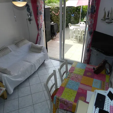 Apartment Duplex 3 Pieces Avec Piscine, 4 Couchages, Terrasse Et Parking Prive Au Lavandou - Fr-1-251-748