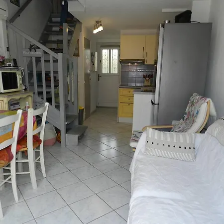 Duplex 3 Pieces Avec Piscine, 4 Couchages, Terrasse Et Parking Prive Au Lavandou - Fr-1-251-748